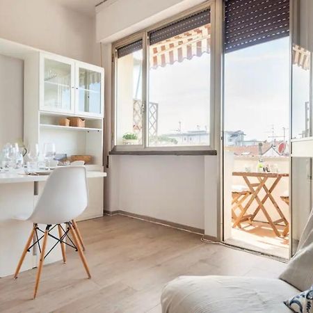 Seaside Apt Private Parking And Near The Beach Виареджо Экстерьер фото