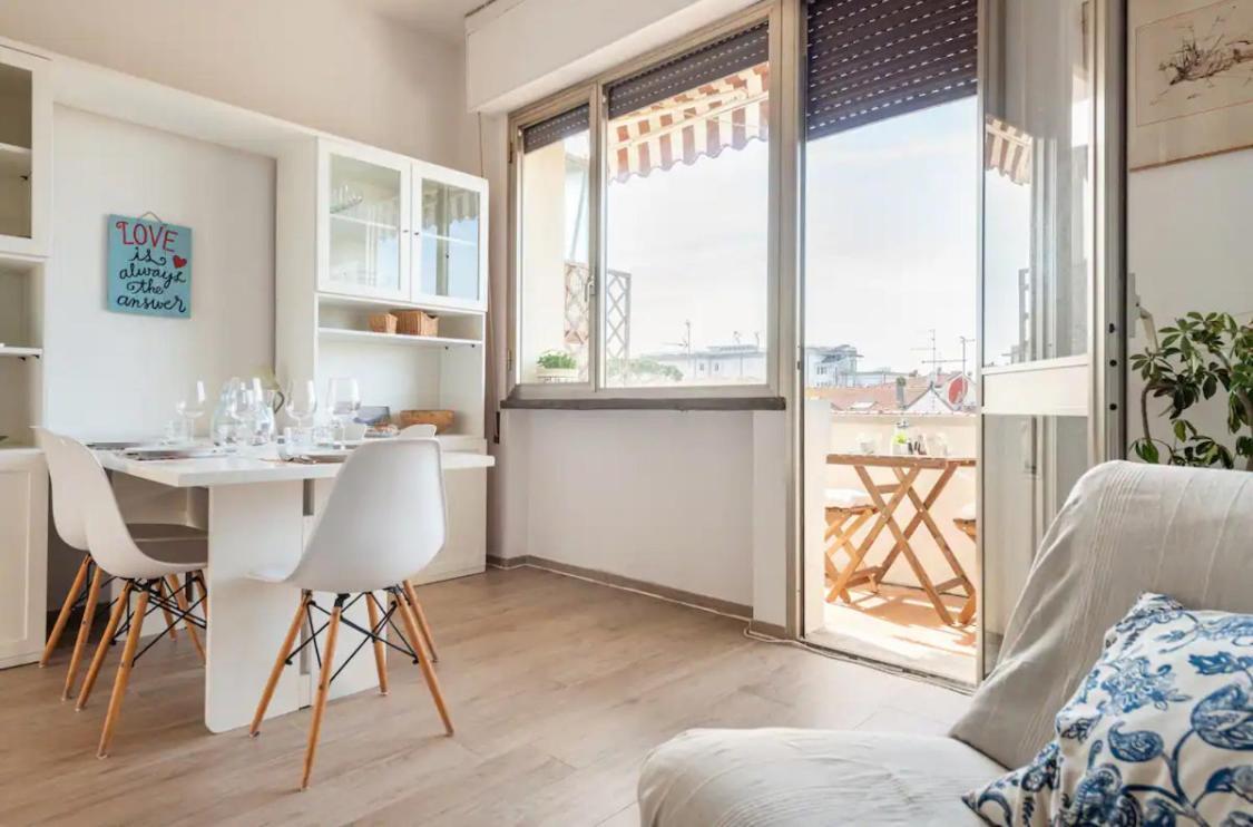 Seaside Apt Private Parking And Near The Beach Виареджо Экстерьер фото